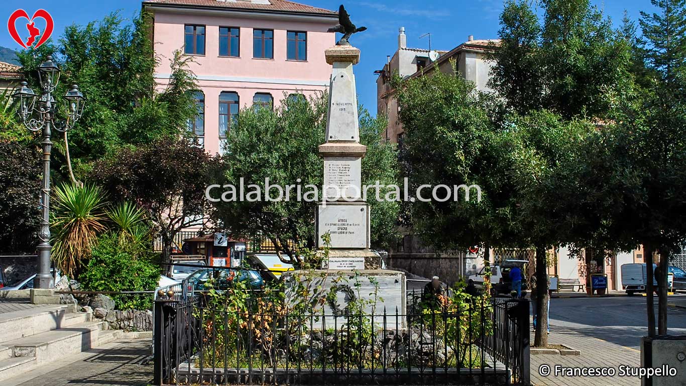 Monumento ai Caduti per la Patria a Sant'Agata di Esaro (CS)
