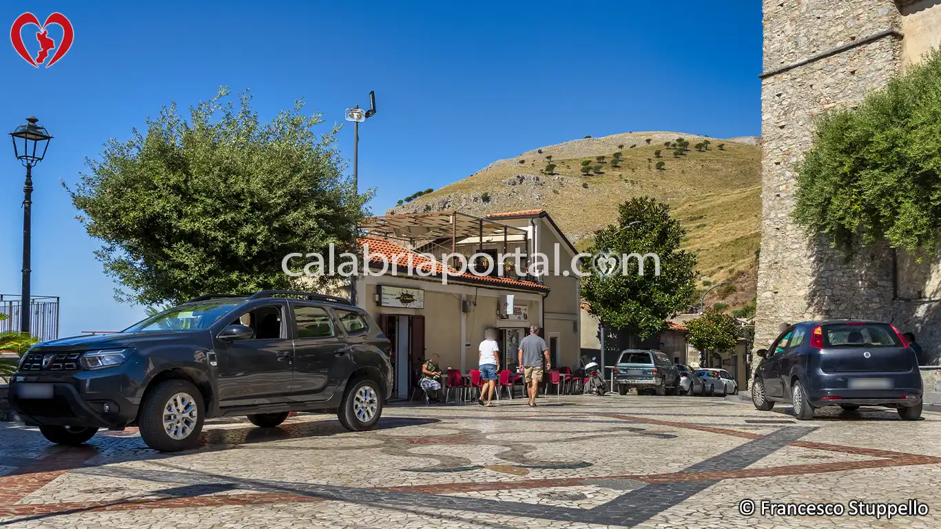 Scorcio di Piazza Italia a Santa Domenica Talao