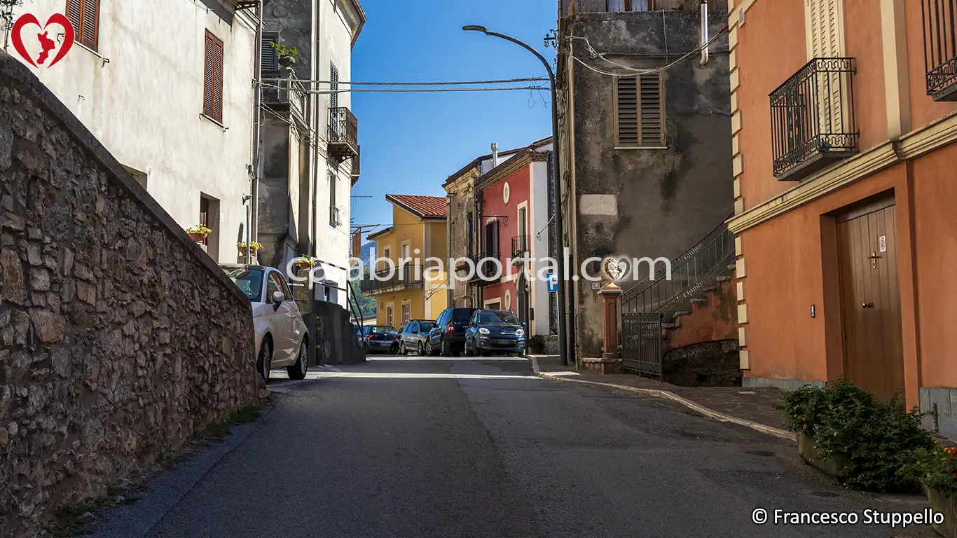 Scorcio della Strata Provinciale 4 che attraversa il Centro Storico
