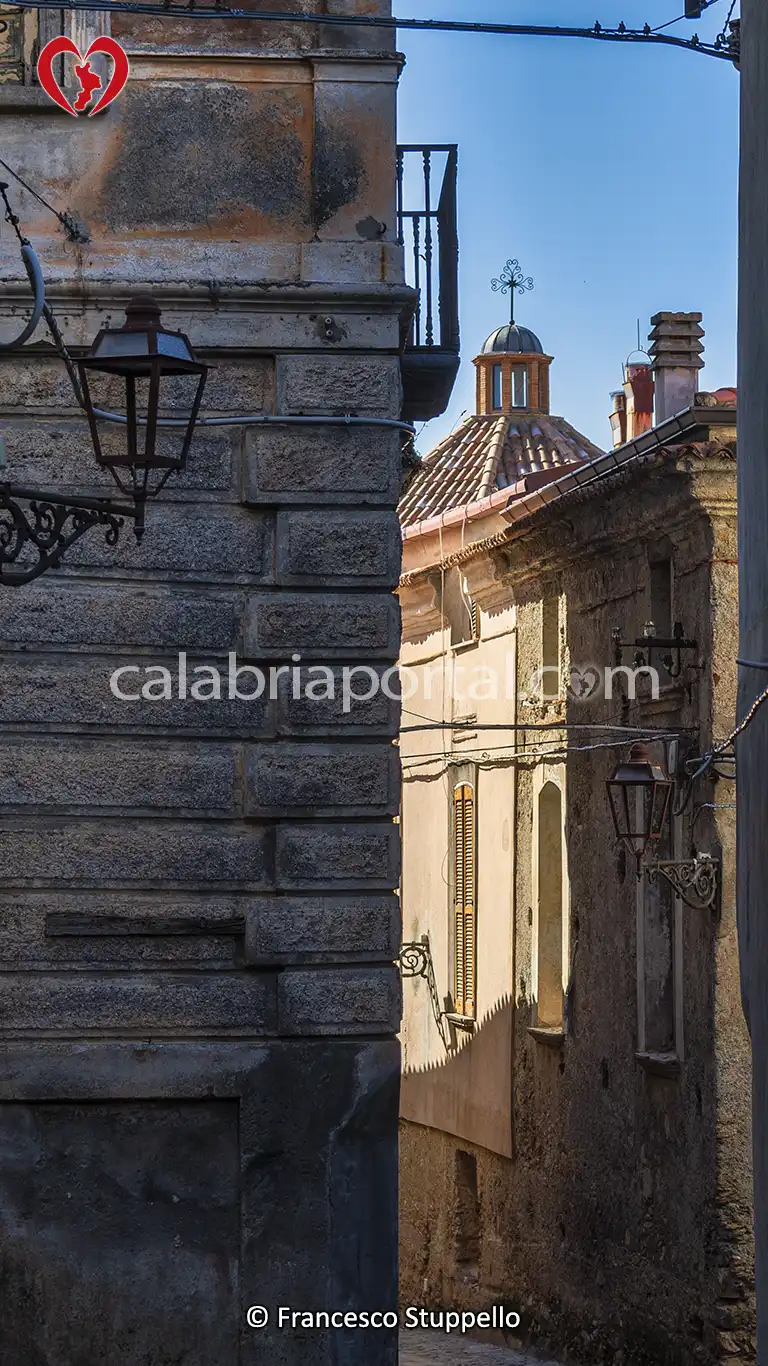 Scorcio di Corso Umberto I a Santa Domenica Talao Scorcio di Corso Umberto I a Santa Domenica Talao