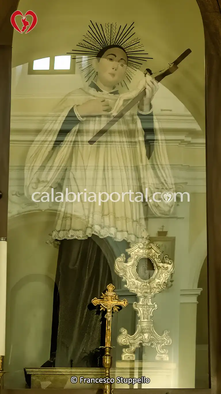 La Statua di San Luigi Gonzaga della Chiesa di San Giuseppe a Santa Domenica Talao