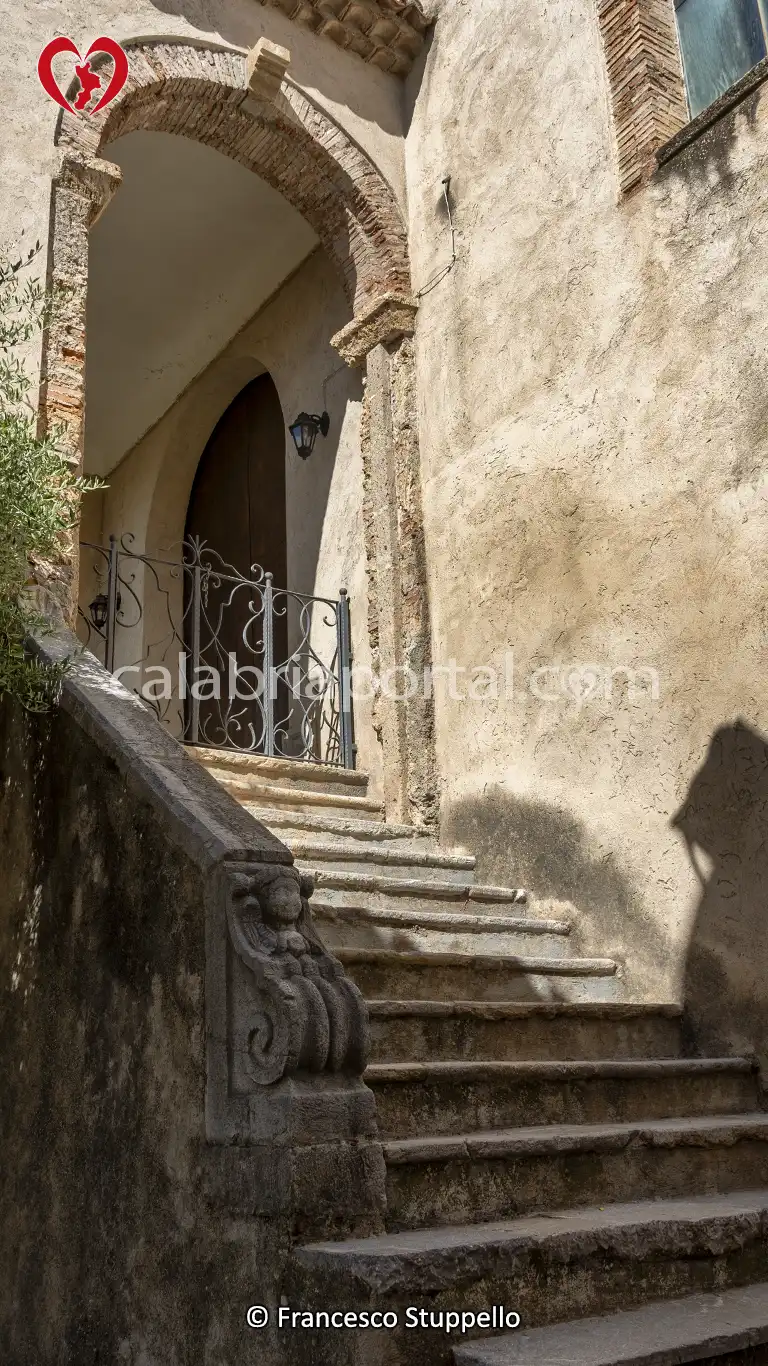 Gradinata di Ingresso alla Chiesa di San Giuseppe a Santa Domenica Talao