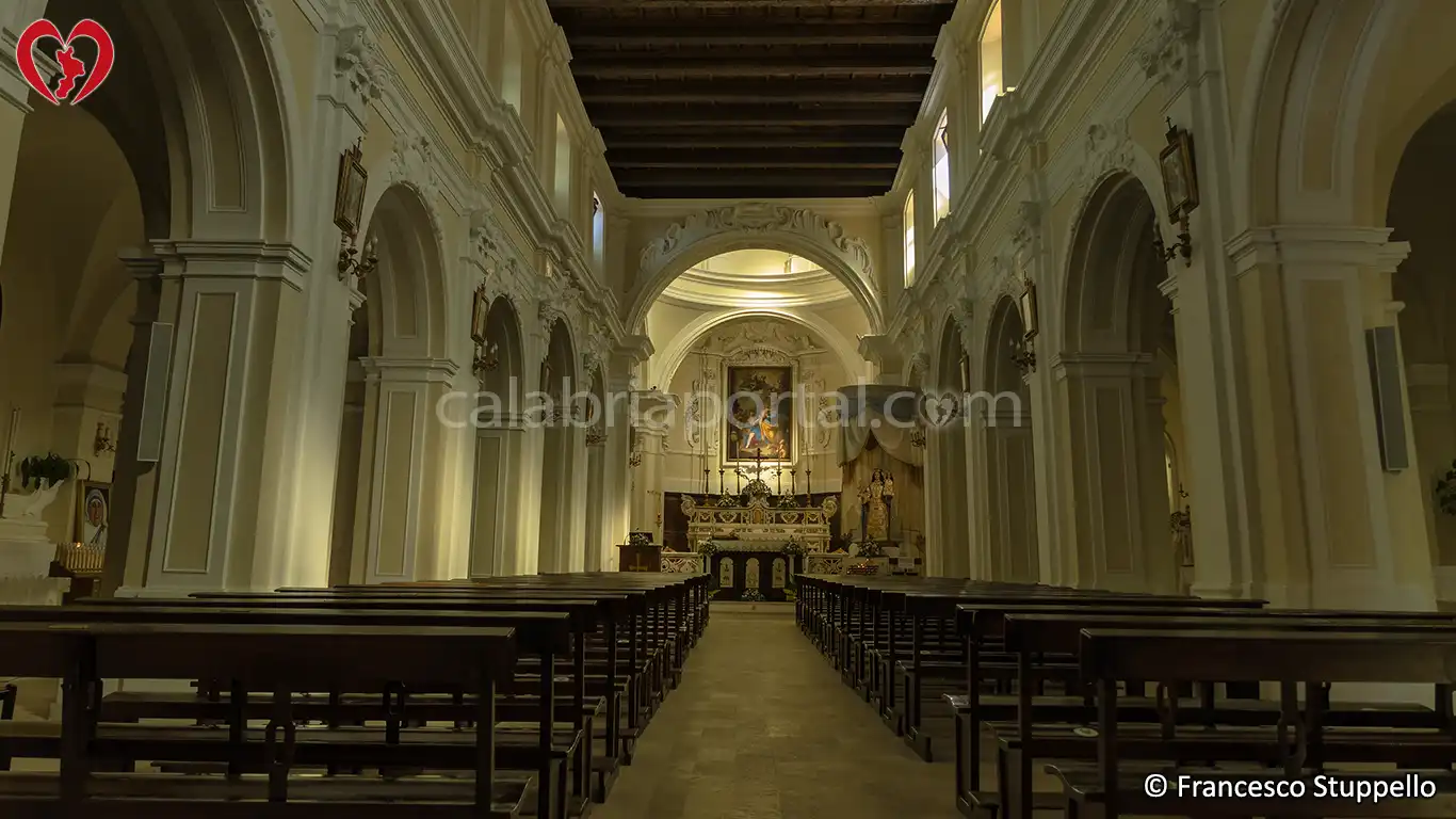 Navata Centrale della Chiesa di San Giuseppe a Santa Domenica Talao Navata Centrale della Chiesa di San Giuseppe a Santa Domenica Talao