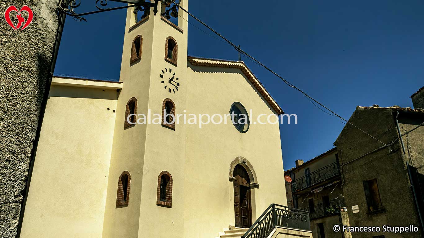 Chiesa di Santa Maria Assunta a Santa Maria Le Grotte (CS) Chiesa di Santa Maria Assunta a Santa Maria Le Grotte (CS)