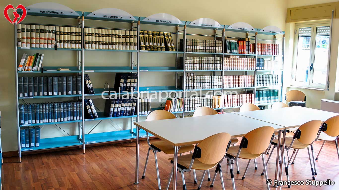 Biblioteca Civica di Santa Sofia d'Epiro (CS) Biblioteca Civica di Santa Sofia d'Epiro (CS)