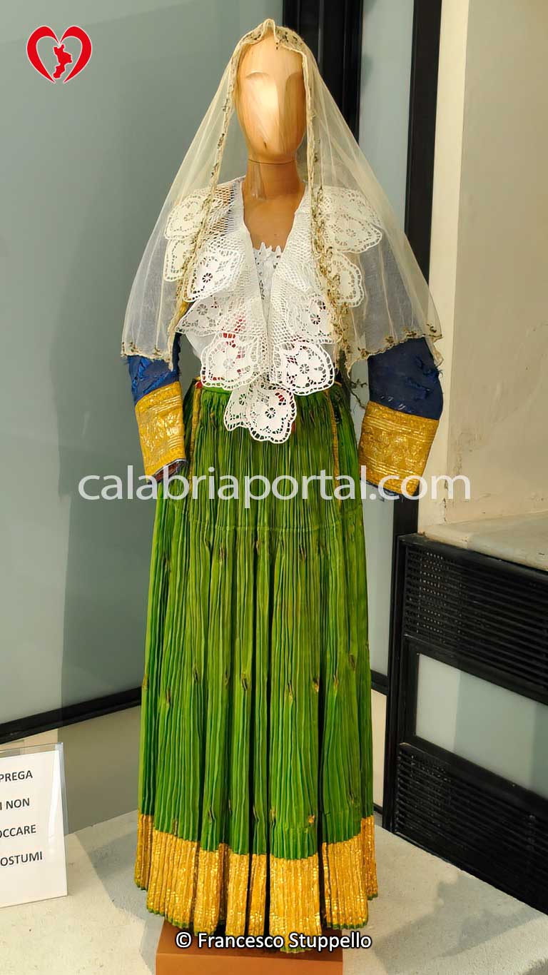 Vestito della Festa di Santa Sofia d'Epiro (CS) Vestito della Festa di Santa Sofia d'Epiro (CS)