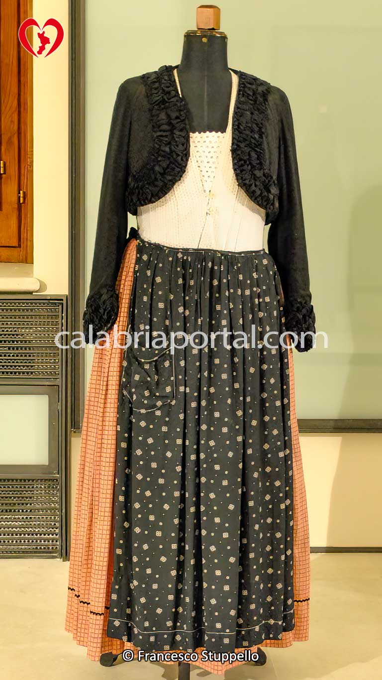 Vestito Giornaliero di Santa Sofia d'Epiro (CS) Vestito Giornaliero di Santa Sofia d'Epiro (CS)