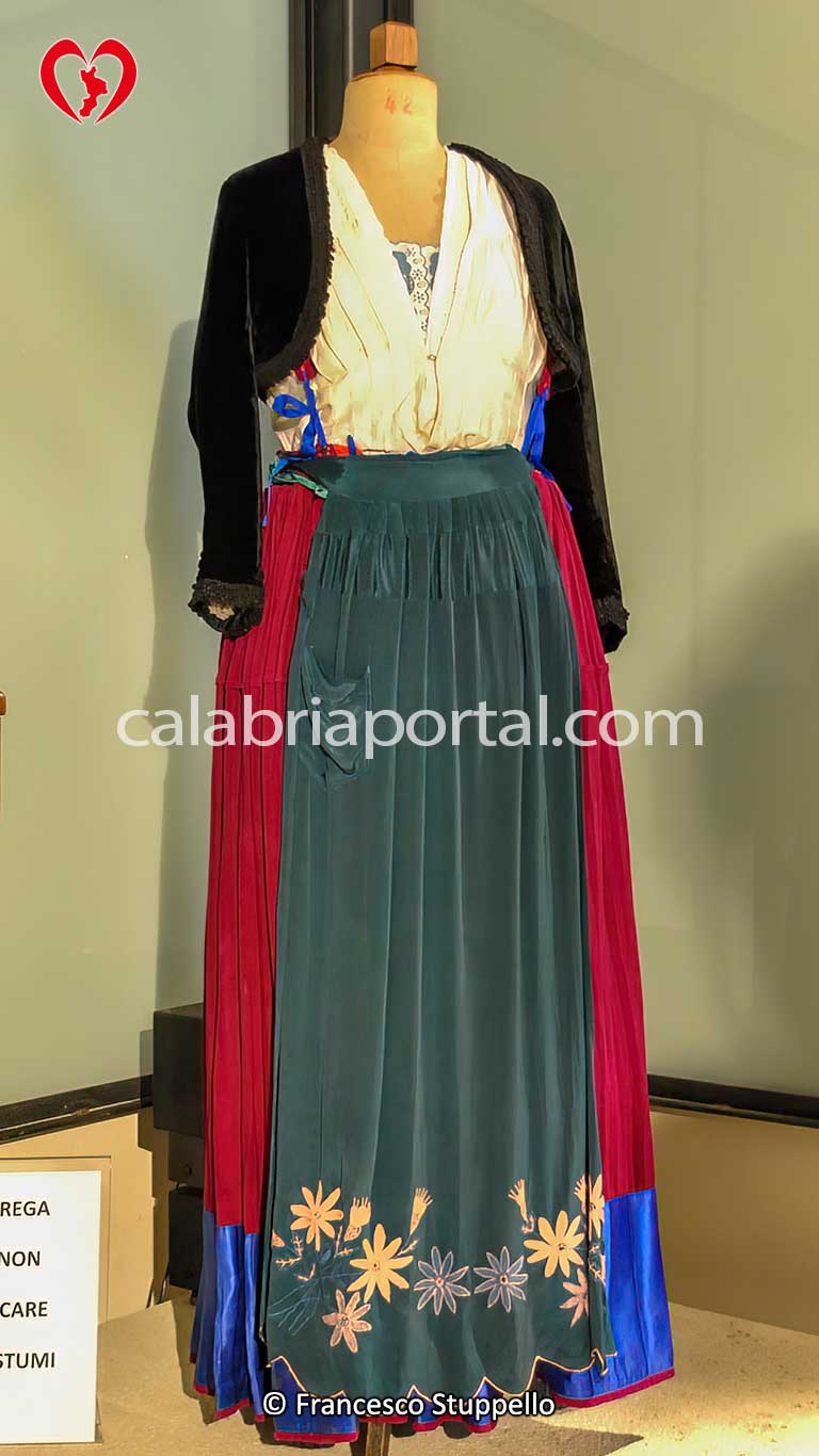 Vestito Giornaliero di Santa Sofia d'Epiro (CS) Vestito Giornaliero di Santa Sofia d'Epiro (CS)