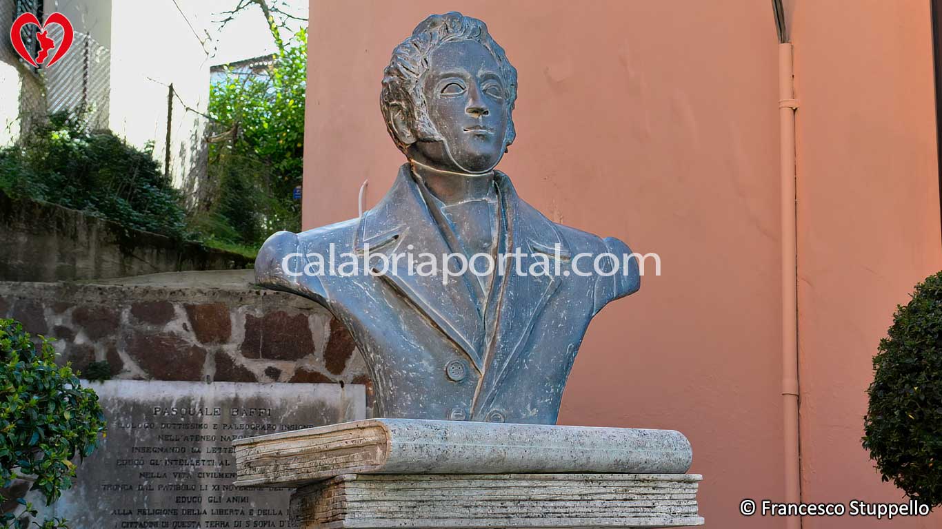 Monumento a Pasquale Baffi a Santa Sofia d'Epiro (CS) Monumento a Pasquale Baffi a Santa Sofia d'Epiro (CS)