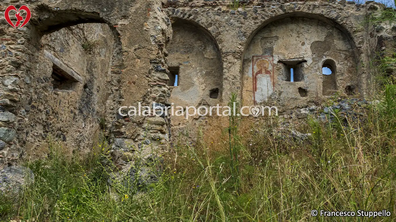Scorcio del Castello di San Michele con Affresco a Santa Maria del Cedro (CS) Scorcio del Castello di San Michele con Affresco a Santa Maria del Cedro (CS)