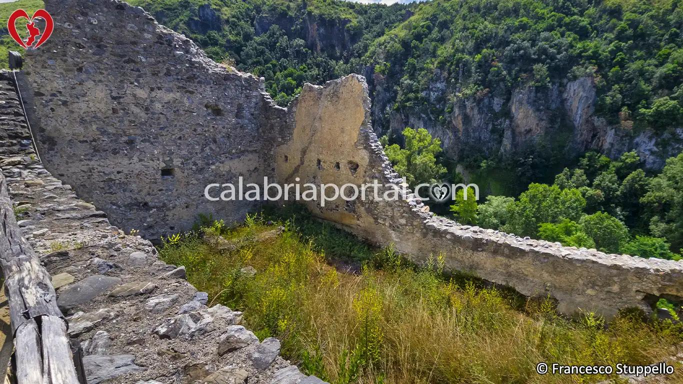 Ambiente dell'area sudest del Castello di San Michele a Santa Maria del Cedro (CS)