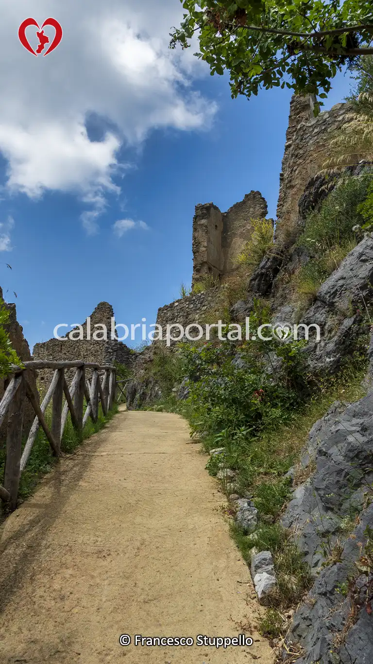 Ingresso del Castello di San Michele a Santa Maria del Cedro (CS)