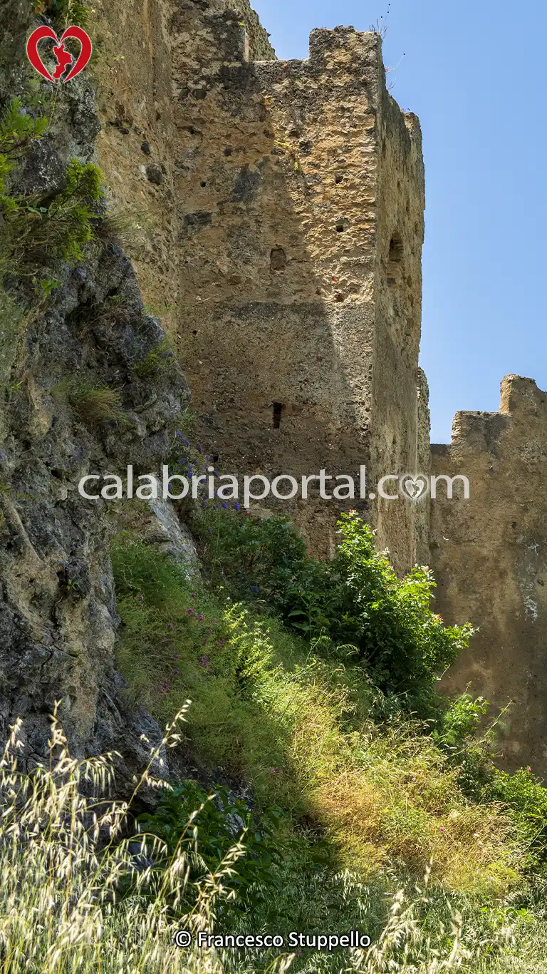 Torre Quadrata del Castello di San Michele a Santa Maria del Cedro (CS)