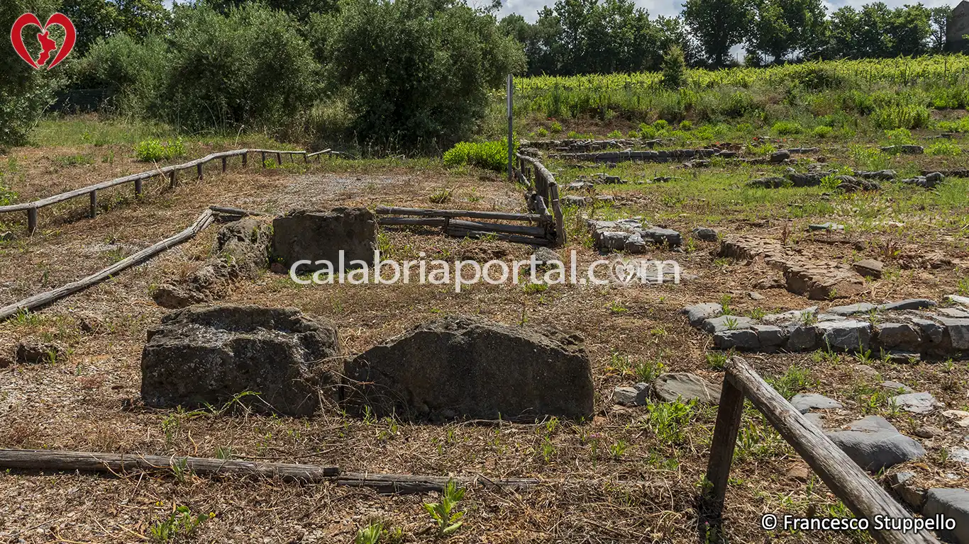 Scorcio de "La Casa con la Rampa" presso il Parco Archeologico di Laos a Santa Maria del Cedro