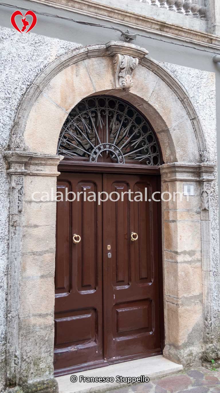 Portale Litico di Santo Stefano di Rogliano (CS)