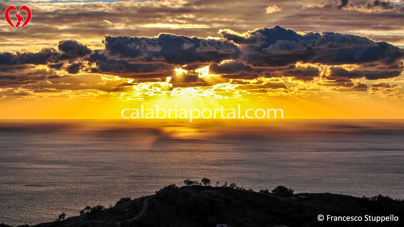 Tramonto su Santo Iorio di Acquappesa (CS) Tramonto su Santo Iorio di Acquappesa (CS)