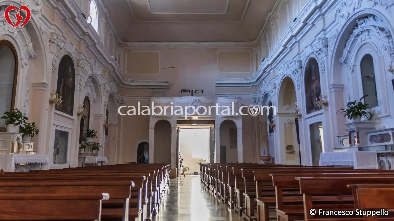 Navata della Chiesa di San Nicola in Plateis a Scalea (CS) Navata della Chiesa di San Nicola in Plateis a Scalea (CS)