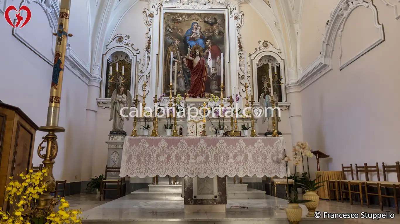 Altare Maggiore della Chiesa di San Nicola in Plateis a Scalea (CS)