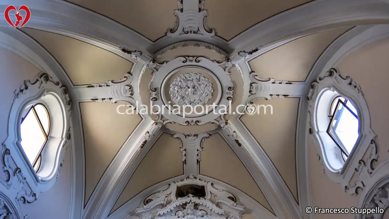 Decoro del Presbiterio della Chiesa di San Nicola in Plateis a Scalea (CS) Decoro del Presbiterio della Chiesa di San Nicola in Plateis a Scalea (CS)