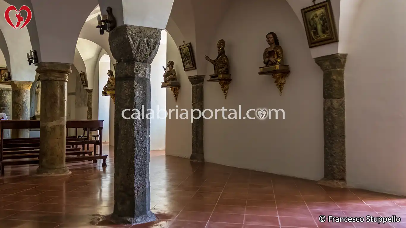 Cripta della Chiesa di San Nicola di Platea a Scalea (CS) Cripta della Chiesa di San Nicola di Platea a Scalea (CS)