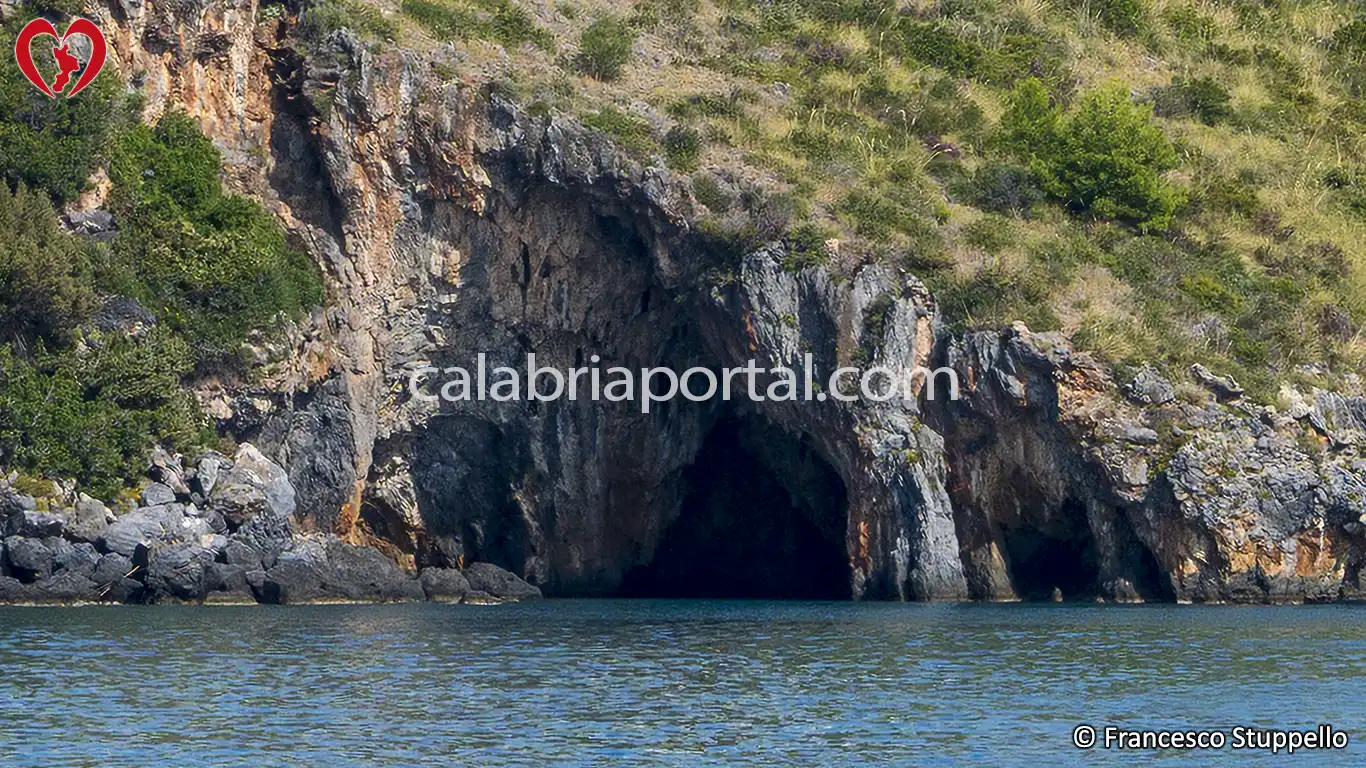 Grotta della Pecora presso Scalea - Calabria Grotta della Pecora presso Scalea - Calabria