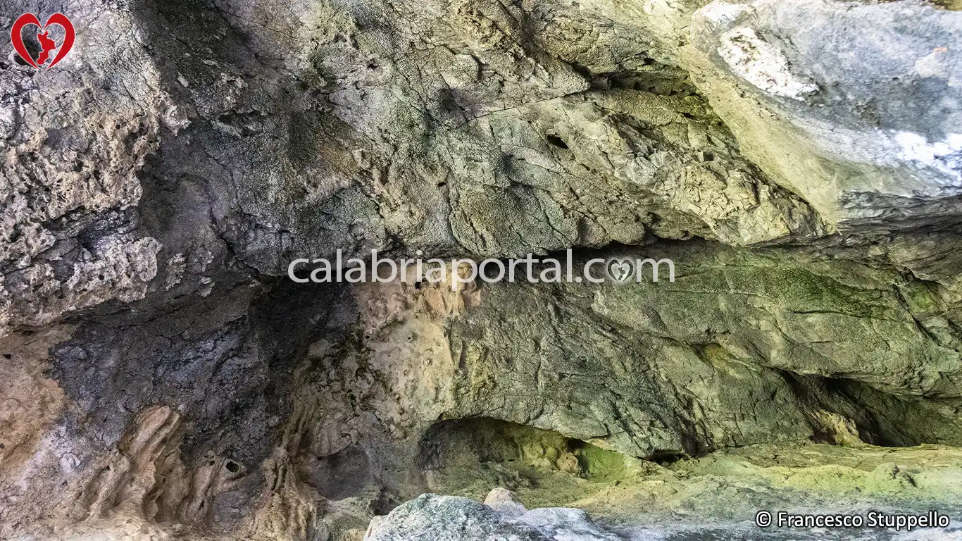 Interno della Grotta di Torre Talao a Scalea (CS)
