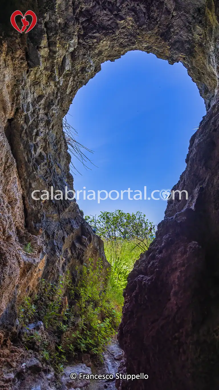 Grotta di Torre Talao a Scalea (CS) Grotta di Torre Talao a Scalea (CS)