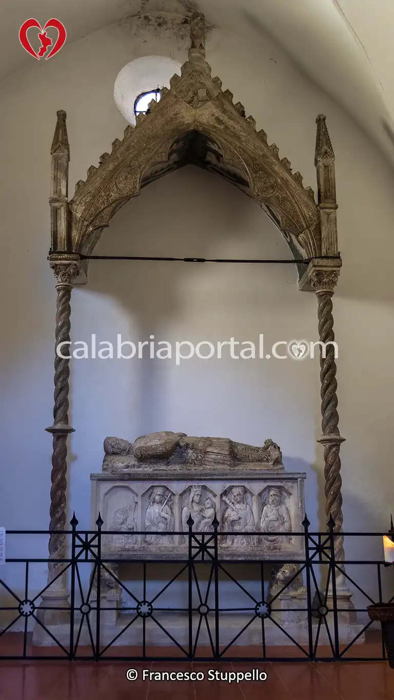 Scalea: Mausoleo di Ademaro Romano