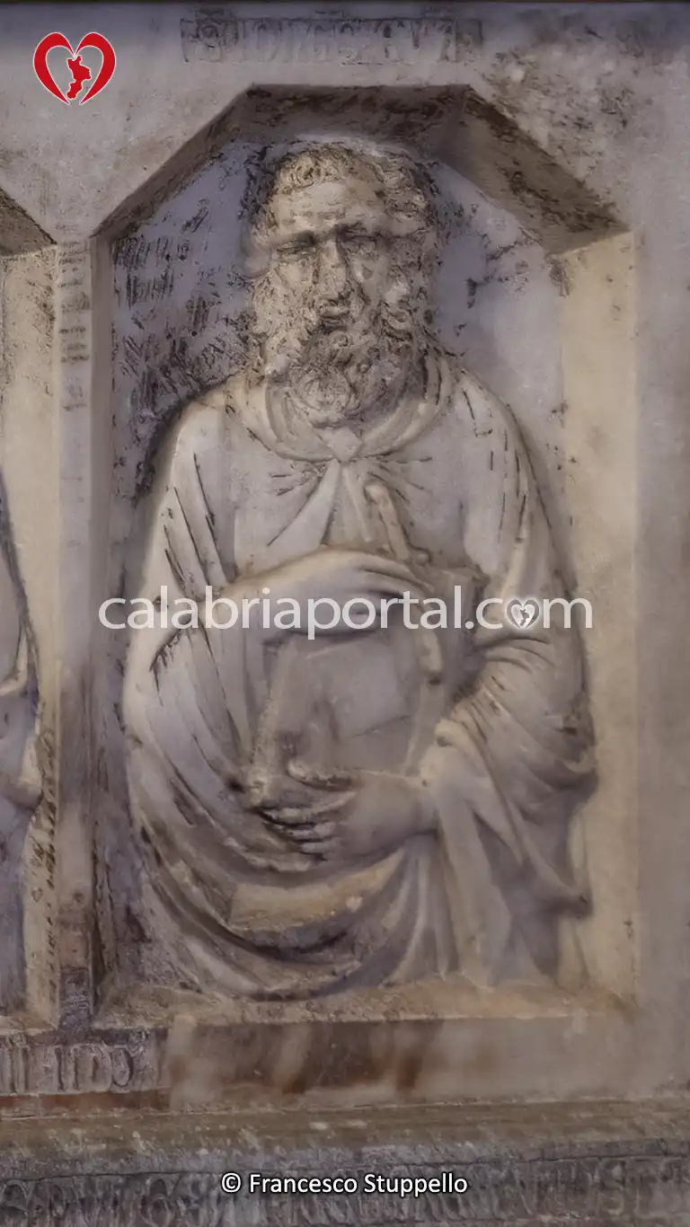 Bassorilievo del Mausoleo di Ademaro Romano a Scalea (CS)
