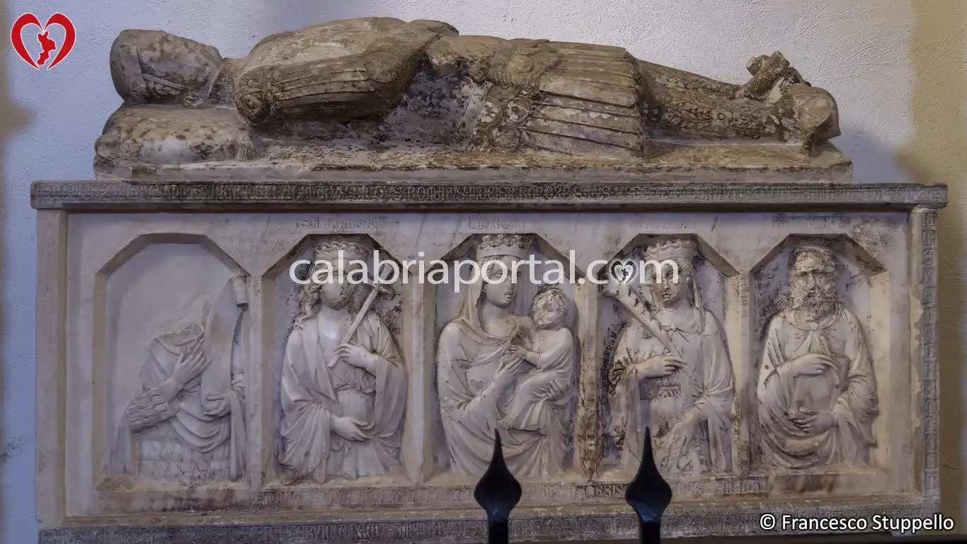 Sarcofago del Mausoleo di Ademaro Romano a Scalea (CS)
