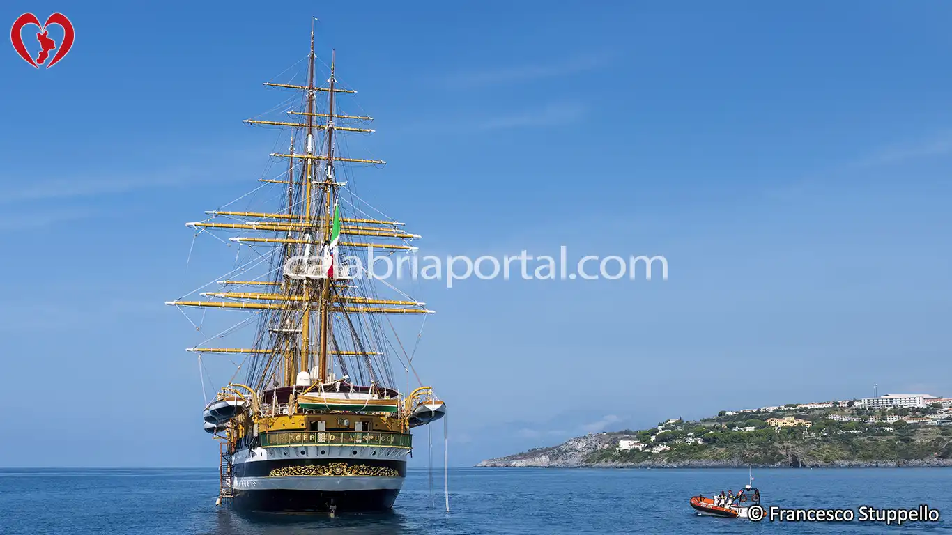 Nave Amerigo Vespucci a Scalea - Calabria Nave Amerigo Vespucci a Scalea - Calabria