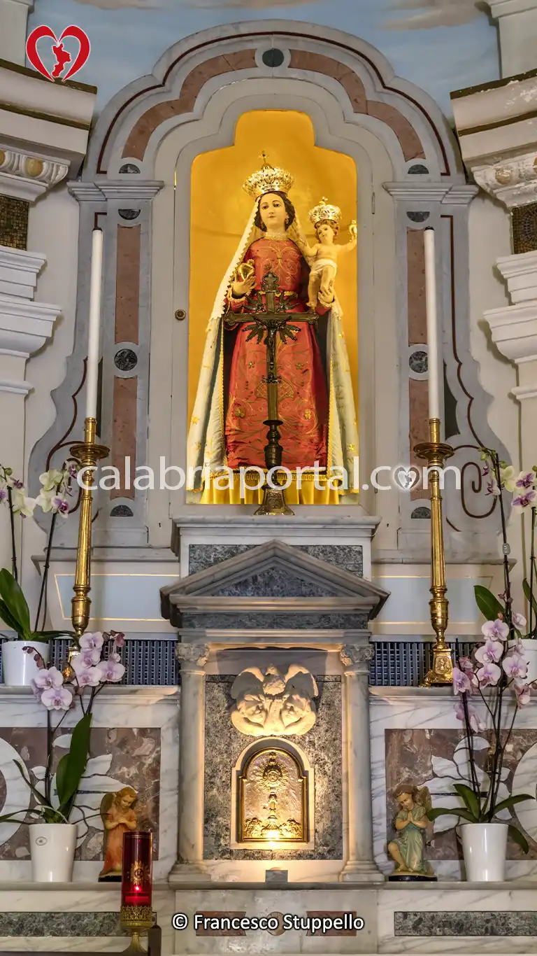 Statua di Santa Maria del Lauro a Scalea (CS) Statua di Santa Maria del Lauro a Scalea (CS)