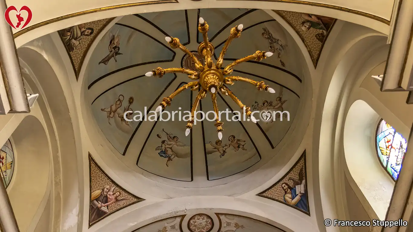 Cupola del Santuario di Santa Maria del Lauro a Scalea (CS) Cupola del Santuario di Santa Maria del Lauro a Scalea (CS)