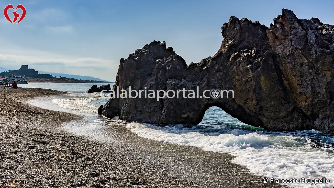 Spiaggia e Scogli dell'Ainella a Scalea (CS)