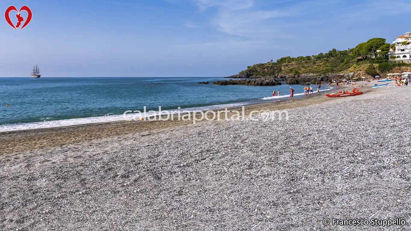 Spiaggia e Scogli dell'Ainella a Scalea (CS)