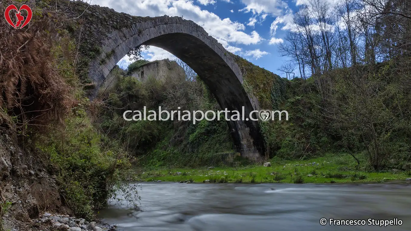 Scorcio del Ponte Romano detto di Annibale o Sant'Angelo tra Altilia e Scigliano
