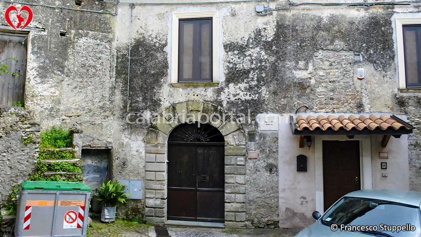 Palazzo Aloe a Serra d'Aiello (CS)