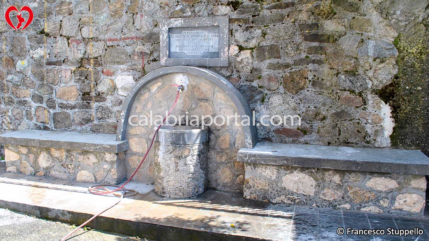 Fontana Pubblica a Terrati (CS) Fontana Pubblica a Terrati (CS)