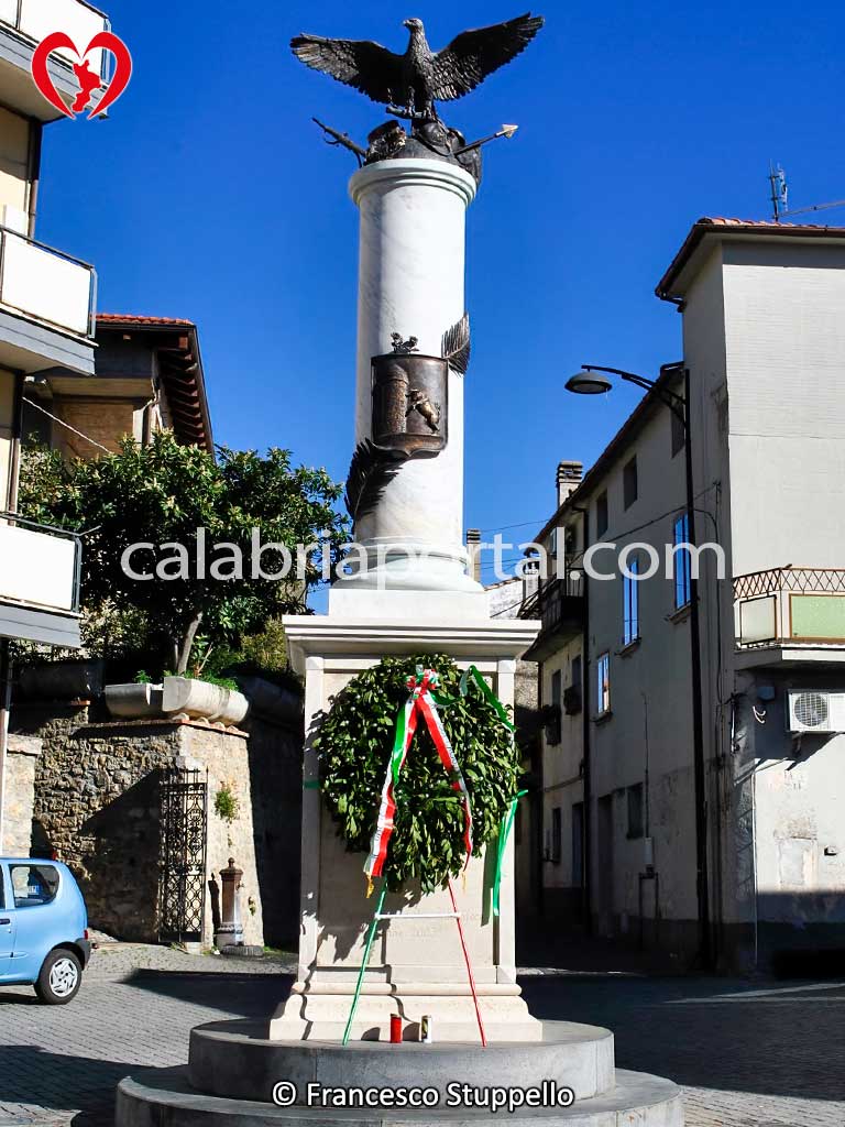 Monumento ai Caduti per la Patria di Torano Castello (CS) Monumento ai Caduti per la Patria di Torano Castello (CS)