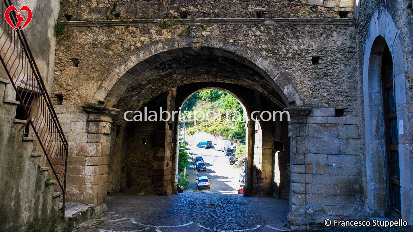 Porta del Vaglio a Torano Castello (CS) Porta del Vaglio a Torano Castello (CS)