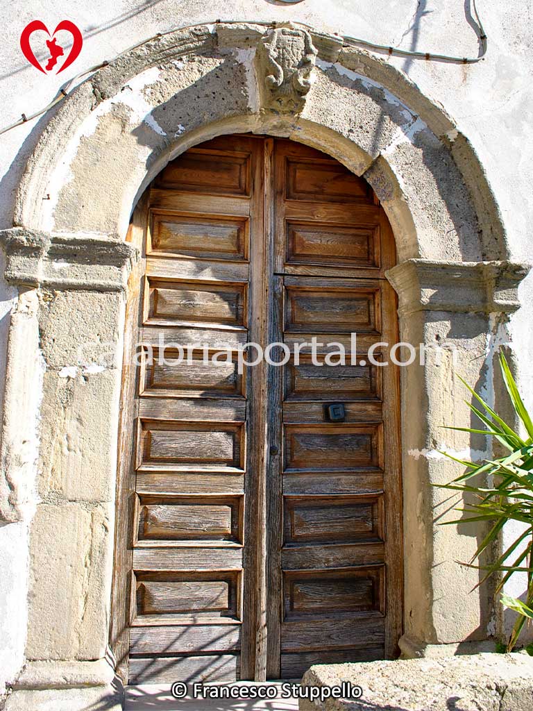 Portale Litico di Torano Castello (CS) Portale Litico di Torano Castello (CS)