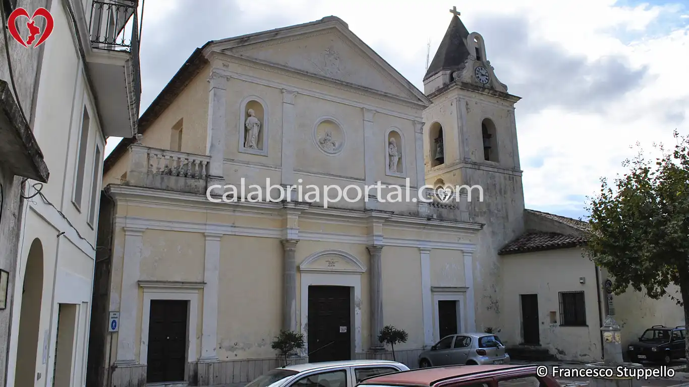 Facciata della Chiesa di San Pietro Apostolo a Tortora Facciata della Chiesa di San Pietro Apostolo a Tortora