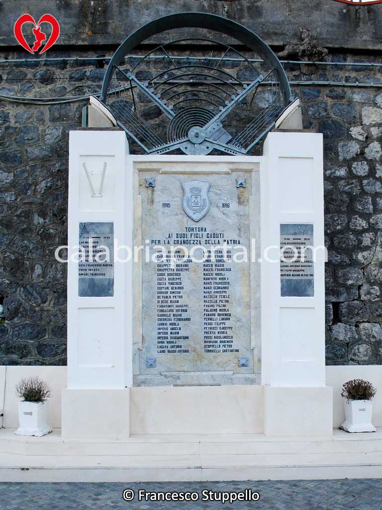 Monumento ai Caduti per la Patria di Tortora (CS) Monumento ai Caduti per la Patria di Tortora (CS)