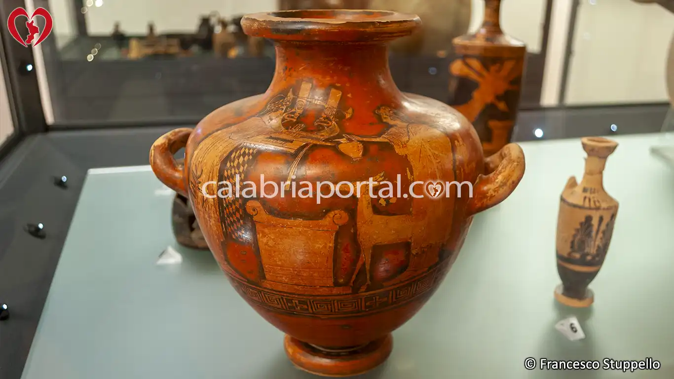 Kalpis Attica della Tomba 32 esposto al Museo di Blanda a Tortora