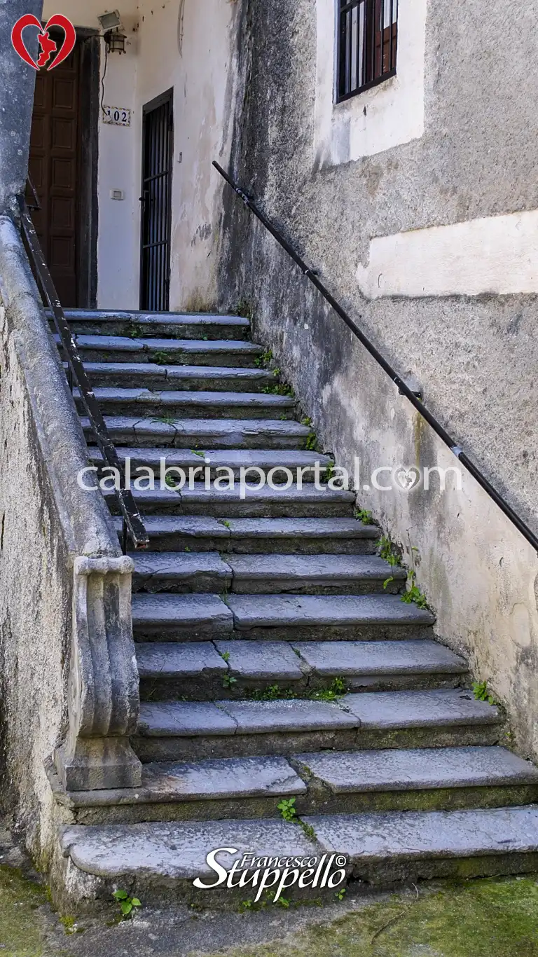 Scalone del Palazzo Lomonaco Melazzi a Tortora Scalone del Palazzo Lomonaco Melazzi a Tortora
