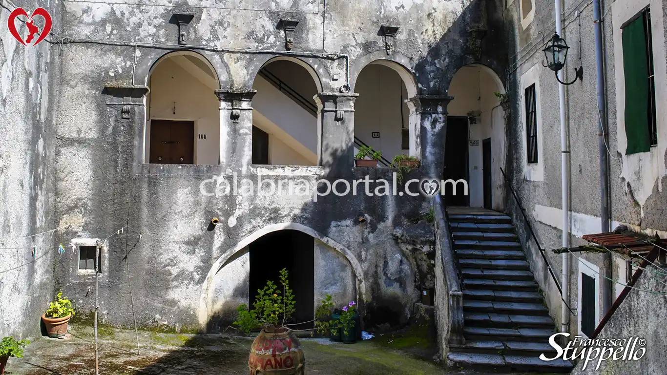Palazzo Lomonaco Melazzi a Tortora Palazzo Lomonaco Melazzi a Tortora