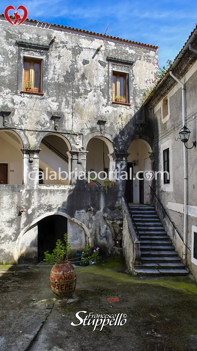 Palazzo Lomonaco Melazzi a Tortora Palazzo Lomonaco Melazzi a Tortora