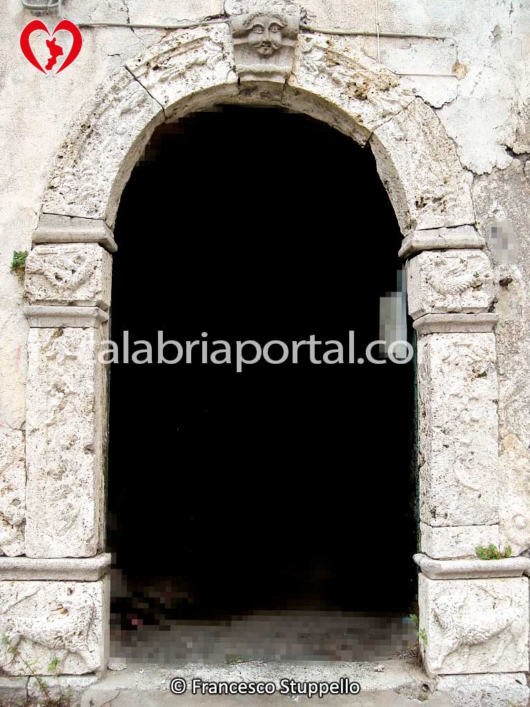 Portale Lapideo del Centro Storico di Tortora (CS) Portale Lapideo del Centro Storico di Tortora (CS)