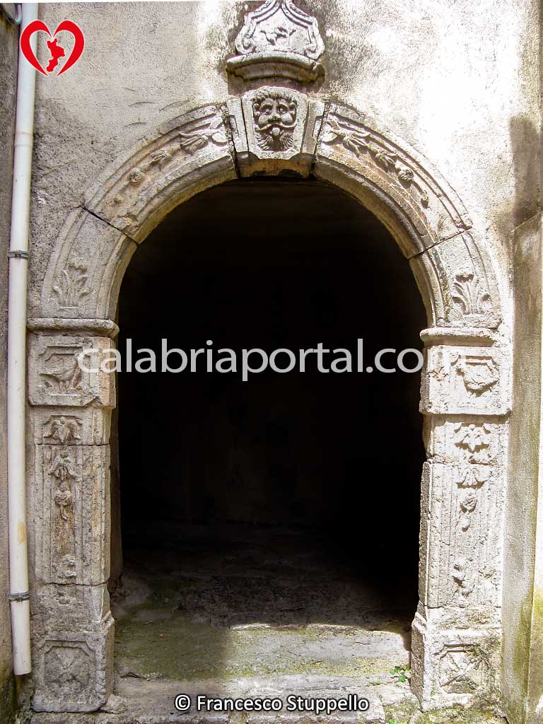 Portale Lapideo del Centro Storico di Tortora (CS) Portale Lapideo del Centro Storico di Tortora (CS)