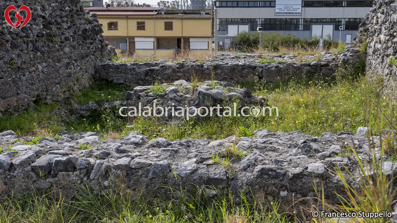 Mausoleo di Blanda Julia a Tortora Marina (CS) Mausoleo di Blanda Julia a Tortora Marina (CS)